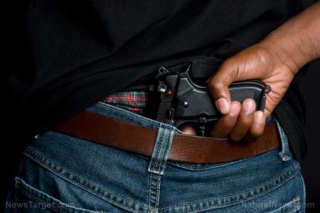 一名与ISIS有关联的前国民警卫队成员在老道明大学开枪后被击毙